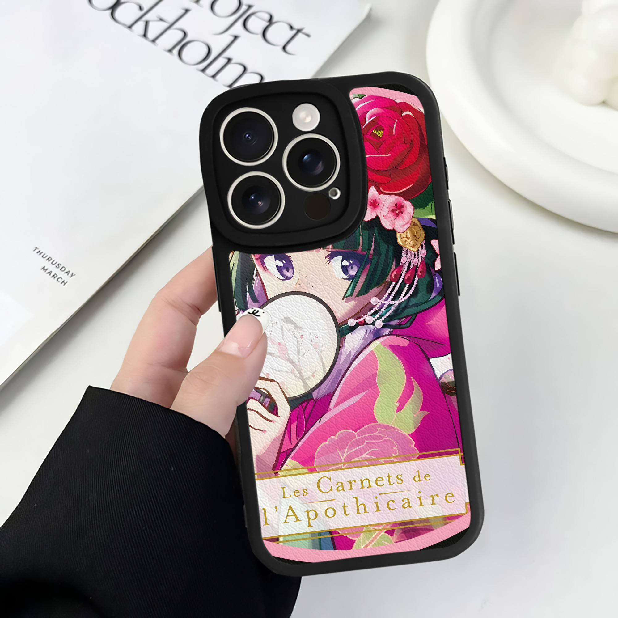 （画像用） 薬屋のひとりごと The Apothecary Diaries 【iPhone 16シリーズ対応】シリコンスマホケース（レザー調） 材質：シリコン